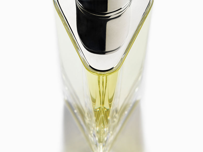 اكتشف مسارات جديدة مع عطر H24 الجديد